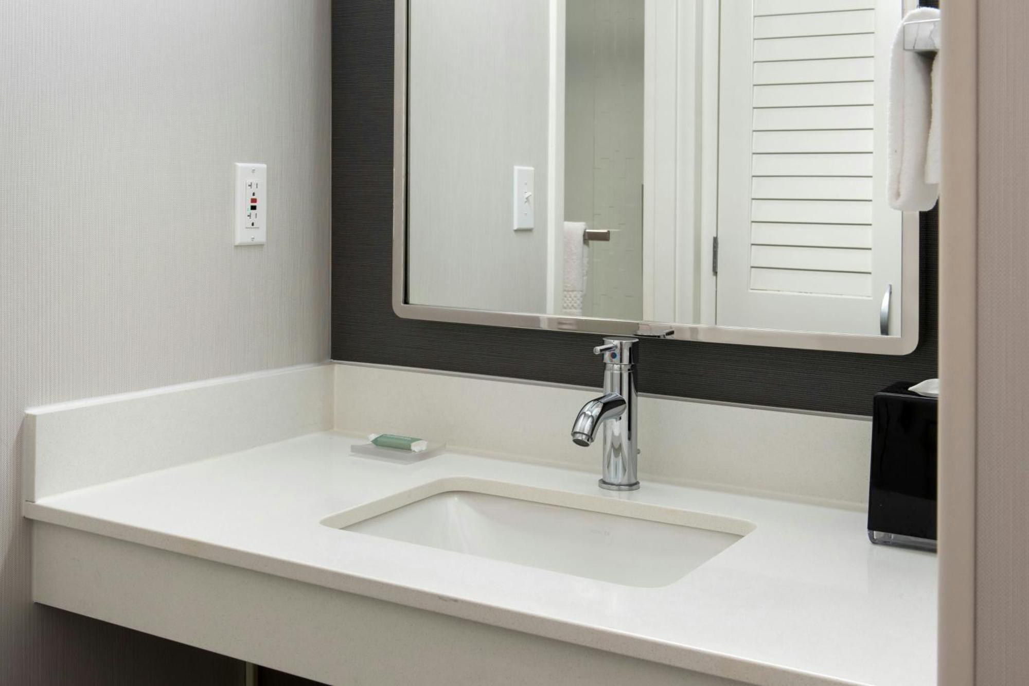 Courtyard By Marriott Silver Spring North/White Oak Eksteriør billede