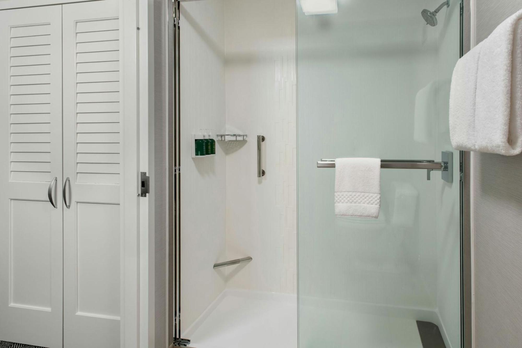 Courtyard By Marriott Silver Spring North/White Oak Eksteriør billede