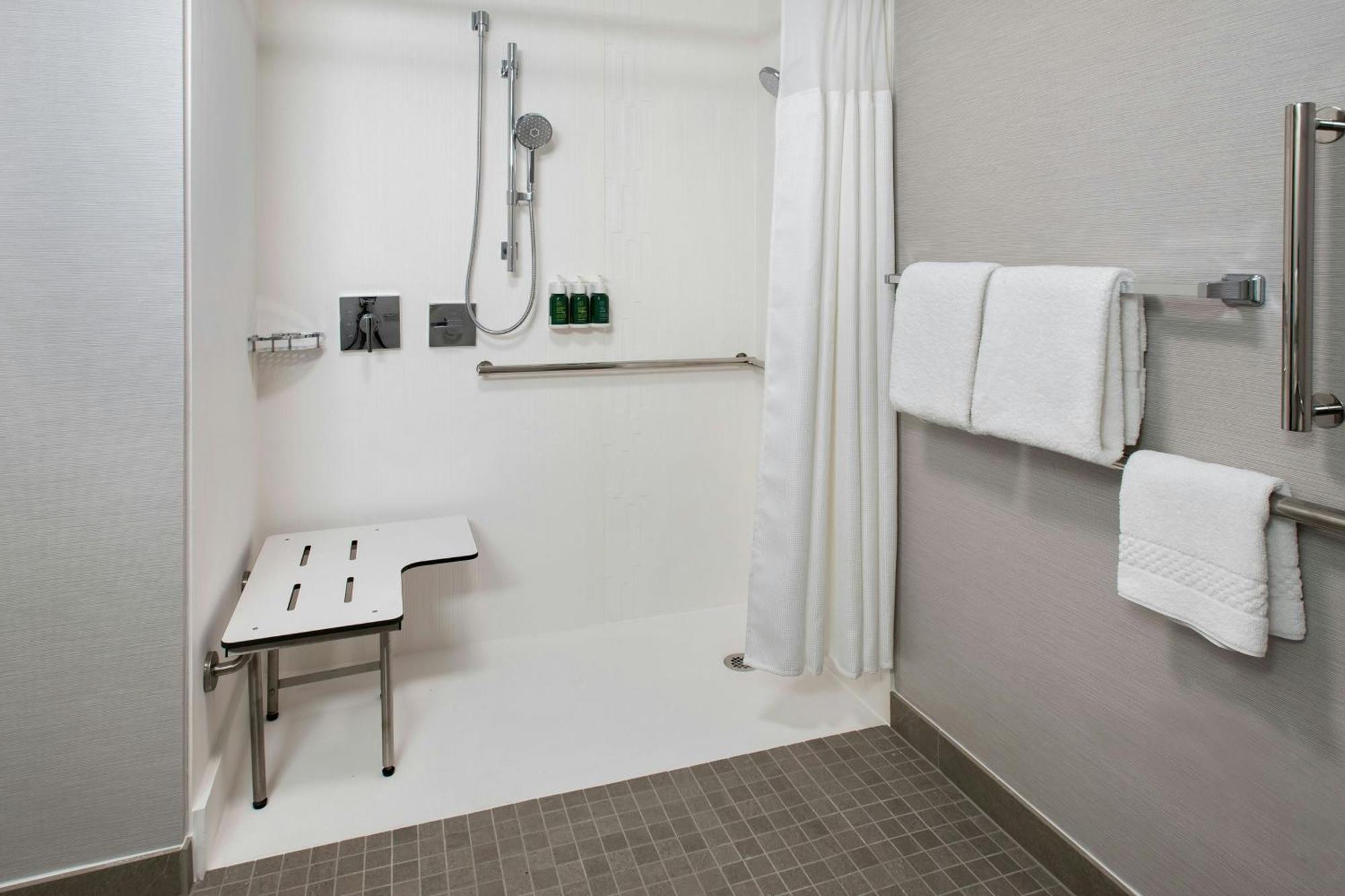Courtyard By Marriott Silver Spring North/White Oak Eksteriør billede