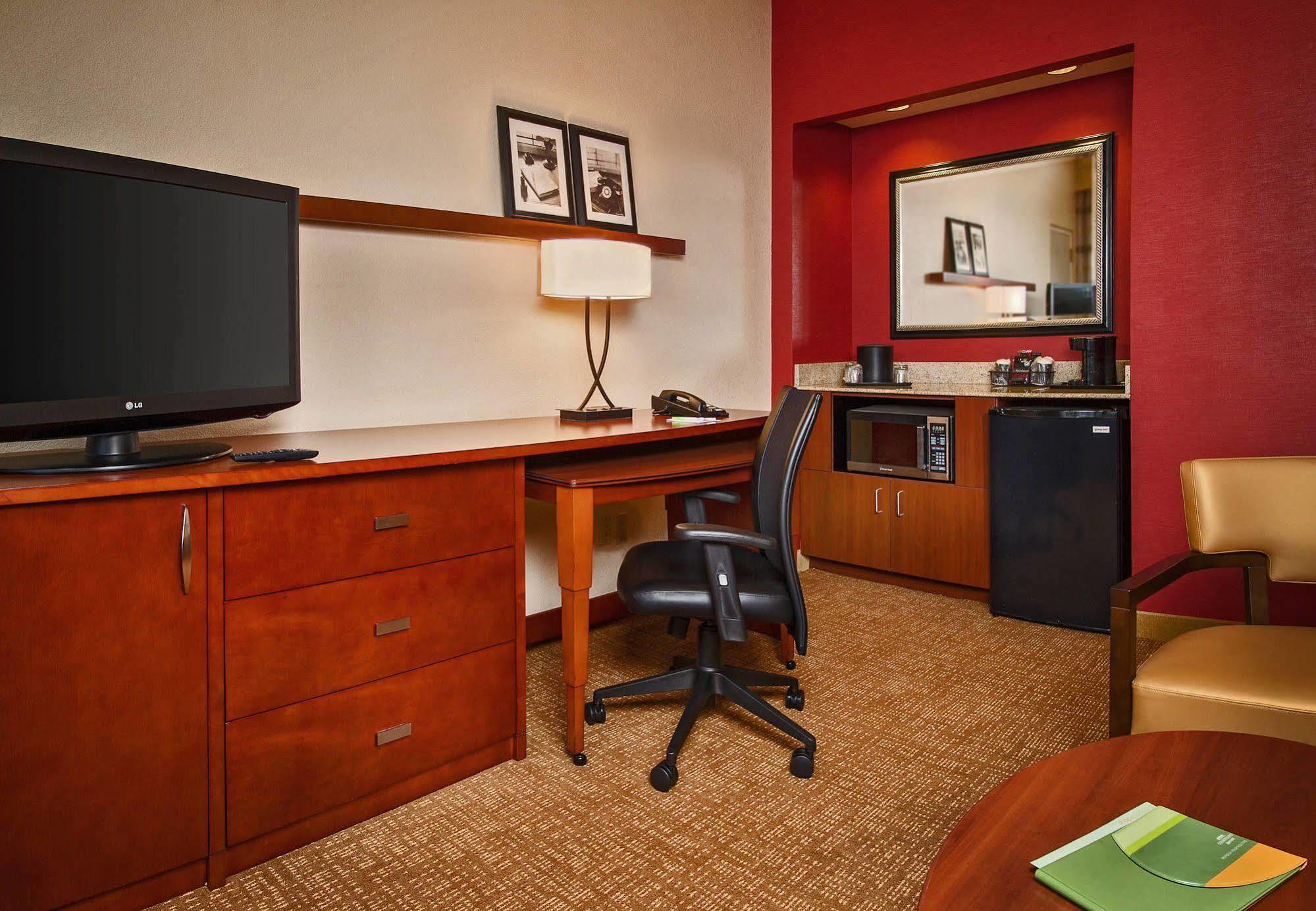 Courtyard By Marriott Silver Spring North/White Oak Eksteriør billede